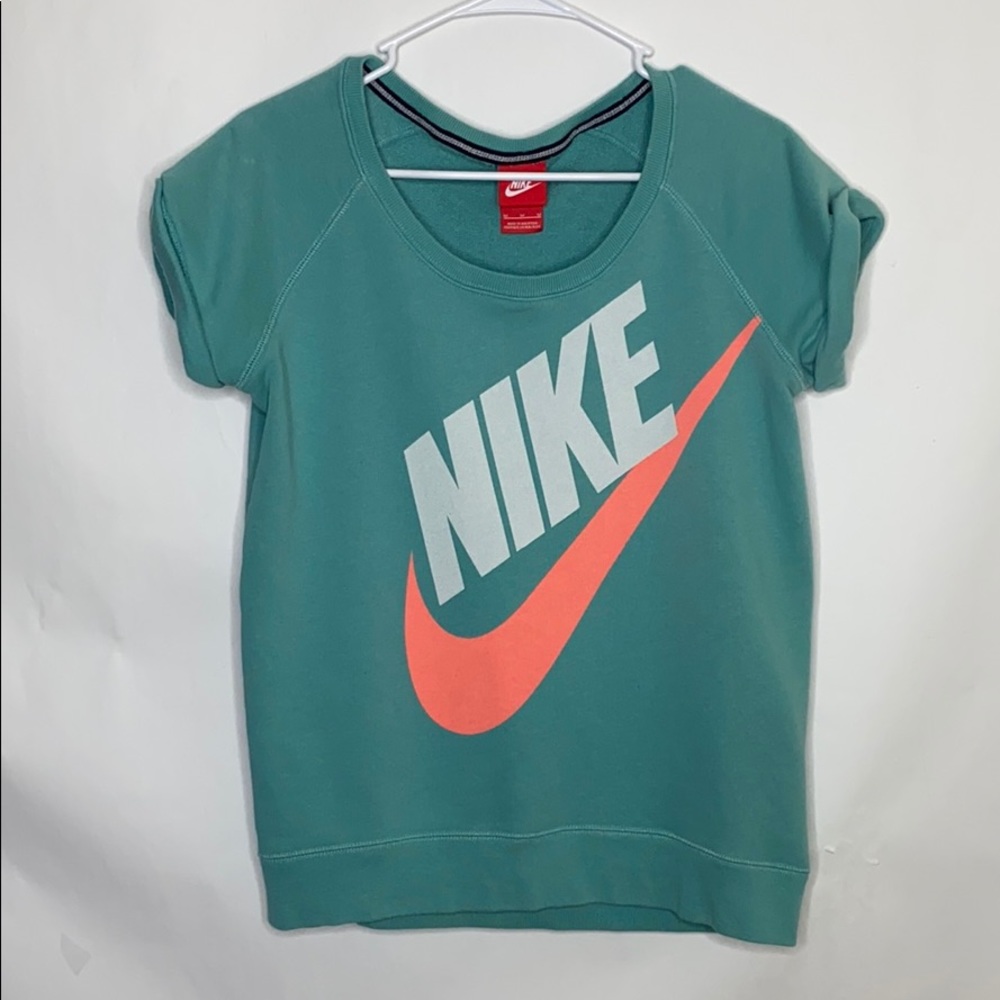 Nike woman’s sweatshirt short sleeve top.